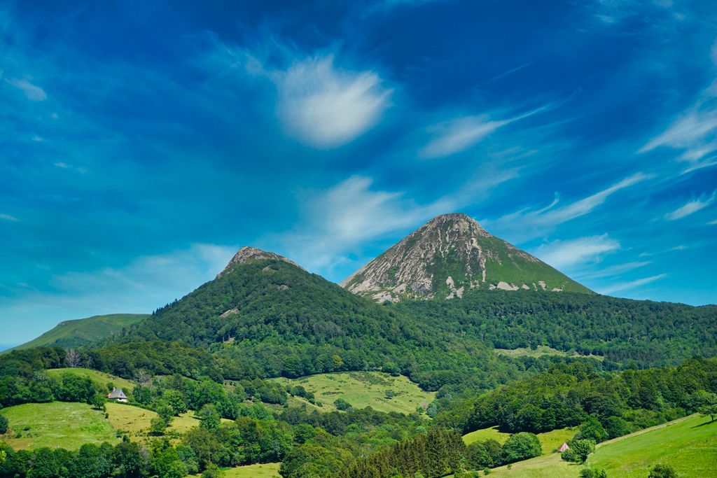 Territoire Du Cantal AOP Plus Grand Volcan D Europe